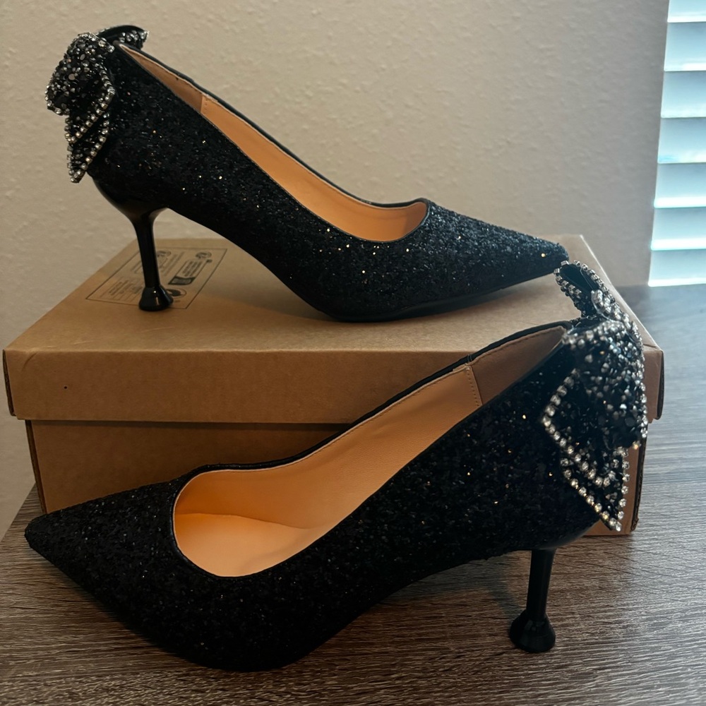 Heels with bows on back Sparkly
